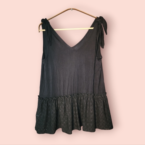 ModCloth Black Eyelet Ruffle Peplum Tie-Shoulder Sleeveless Tank Top V-neck Chic - Picture 2 of 3